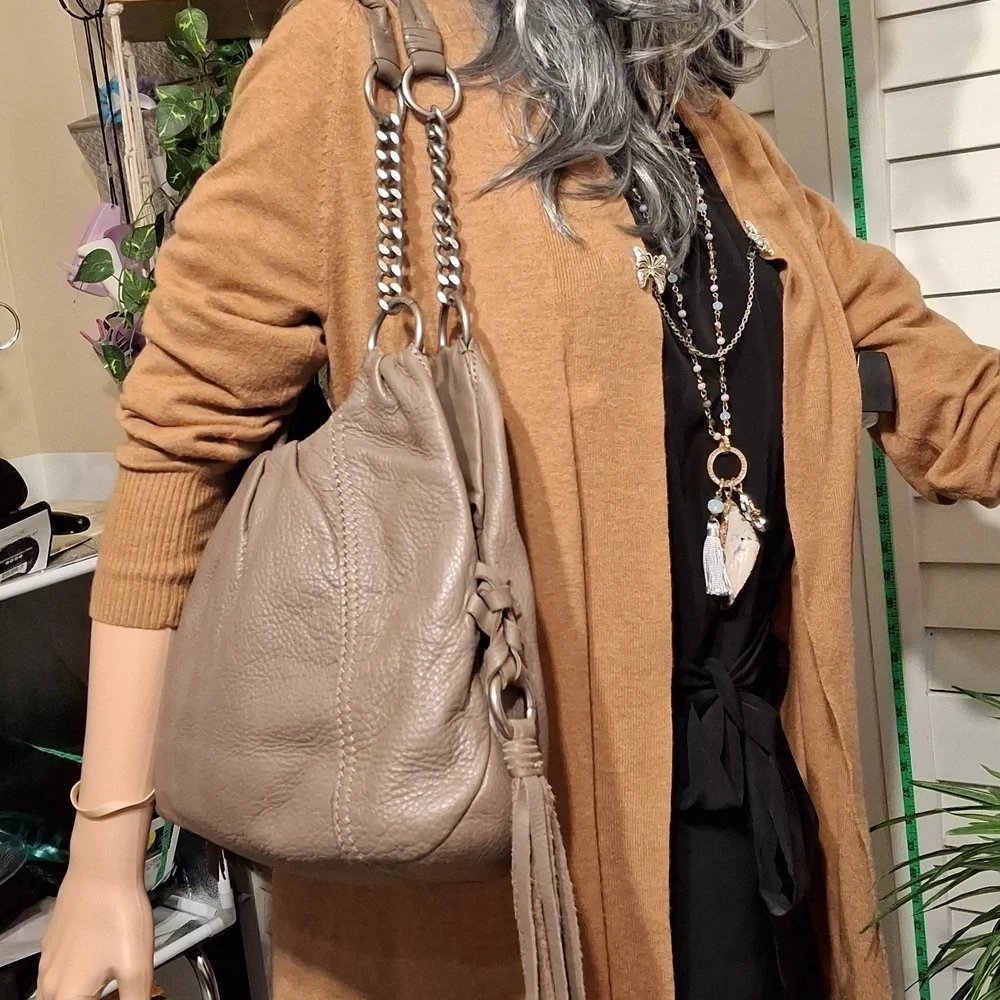 The sak gray leather hobo shoulder bag EUC
